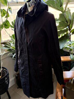 lululemon Black Waterproof Hooded Raincoat Jacket - Size 4